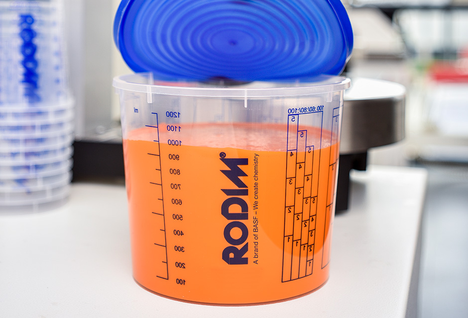 RODIM Lid for mixing cups application 3